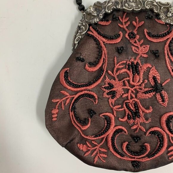 Embroidered 100% Silk Floral Wristlet Snap Close Purse Wallet - Picture 4 of 8